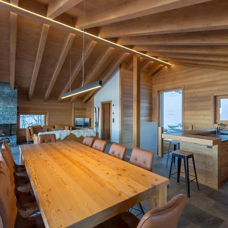 Oak Tree - On The Slope - Luxury!