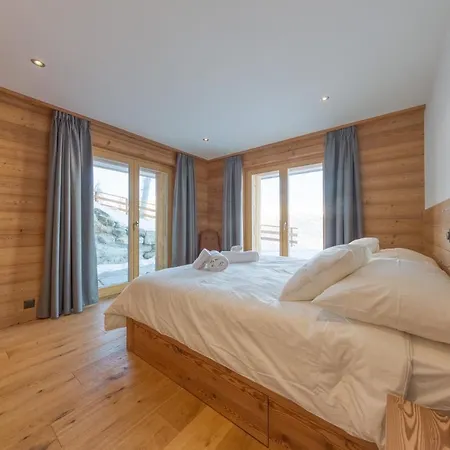 Oak Tree - On The Slope - Luxury!