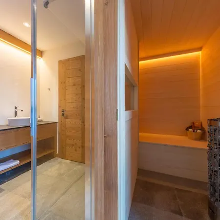 Oak Tree - On The Slope - Luxury! *